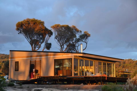 Sawyers Bay Shacks - Accommodation Main Beach 10