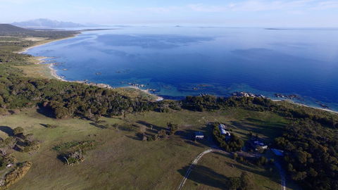 Sawyers Bay Shacks - Accommodation Main Beach 12