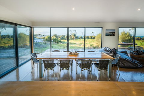 Sawyers Bay Shacks - Accommodation Main Beach 1