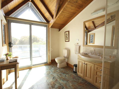 Mountain Seas Lodge - Accommodation Main Beach 14