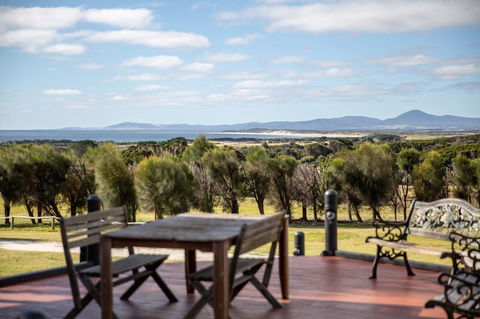 Mountain Seas Lodge - Accommodation Main Beach 4