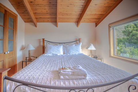 Mountain Seas Lodge - Accommodation Main Beach 9