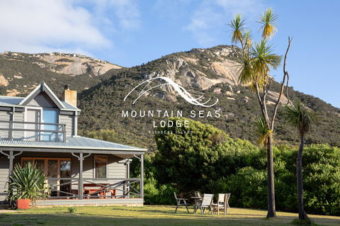 Mountain Seas Lodge - Accommodation Main Beach 0
