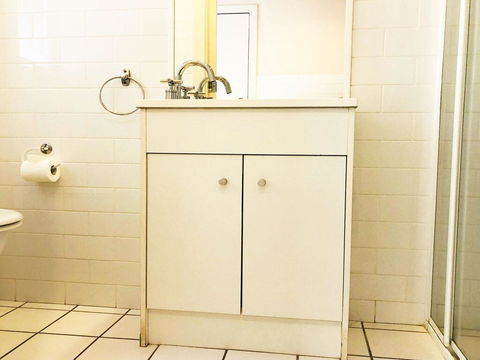 'Bagnall Views' 2/161 Government Rd - Stylish & Modern Duplex Across The Road To The Waters Edge - Accommodation Main Beach 2