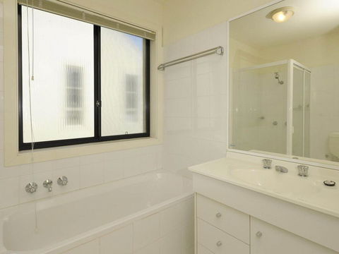 'Bagnall Views' 2/161 Government Rd - Stylish & Modern Duplex Across The Road To The Waters Edge - Accommodation Main Beach 1