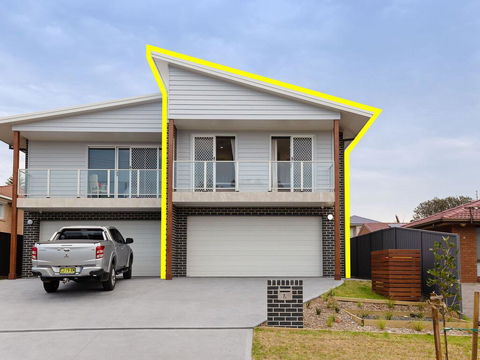 'Birubi Breezes', 2/7 Fitzroy St - Large Duplex With Air Conditioning, WIFI & Only 5 Minute Walk To The Beach - Accommodation Main Beach 0