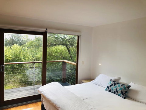 'Carinya' Coastal Cottage - Accommodation Main Beach 0