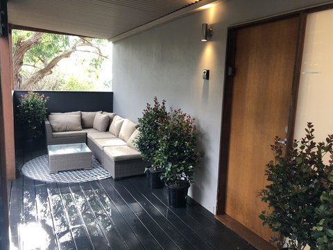 'Carinya' Coastal Cottage - Accommodation Main Beach 2