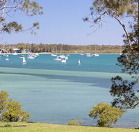 'Corlette Waterfront' 2/44 Danalene Parade - Waterfront Luxury WIFI Aircon Boat Parking - Accommodation Main Beach