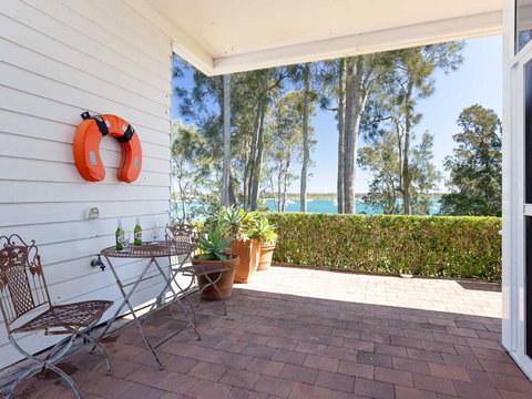 'Corlette Waterfront', 2/44 Danalene Parade - Waterfront Luxury, WIFI, Aircon, Boat Parking - Accommodation Main Beach 3
