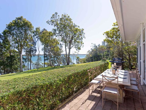 'Corlette Waterfront', 2/44 Danalene Parade - Waterfront Luxury, WIFI, Aircon, Boat Parking - Accommodation Main Beach 2