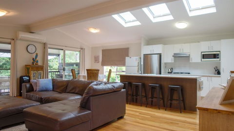 'RIVERSIDE RETREAT' 544 Ocean Drive, North Haven - Accommodation Main Beach 3