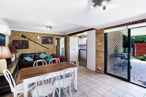 'Salt Wood' Cabin Style Retreat - Accommodation Main Beach 1