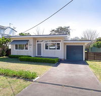 'Shoalz' 28 Rigney Street - Renovated Pet Friendly Cottage  Boat Parking - Accommodation Main Beach