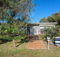 'The Croft' 11 Boulder Bay Rd - Cosy Beach House with Aircon  only 270m to the Beach - Accommodation Main Beach