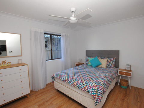 'Time And Tide' 1 - Ground Floor With Water Views - Accommodation Main Beach 3