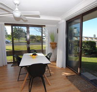 'Time and Tide' 1 - Ground Floor with Water Views - Accommodation Main Beach