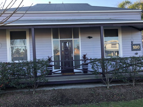 'Tranquil Moments On Macleod' - Accommodation Main Beach 1