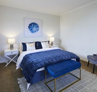 1 Bdrm Top Floor Apt With Sunroom - Accommodation Main Beach