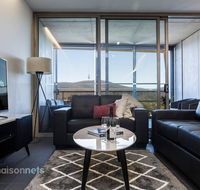 1 Bedroom Apt With Parking Walk to ANU - Accommodation Main Beach