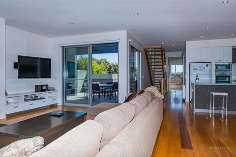 10 Sands Bvd - Accommodation Main Beach 0