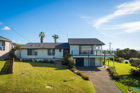 106 Ocean Parade Dalmeny - Accommodation Main Beach 0