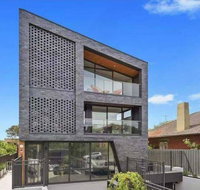106 Modern Prestige 3-Storey New Establishment - Accommodation Main Beach