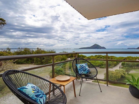 11 'Intrepid' , 3 Intrepid Close - Absolute Beachfront Bliss - Accommodation Main Beach 0