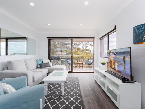 11 'Intrepid' , 3 Intrepid Close - Absolute Beachfront Bliss - Accommodation Main Beach 1