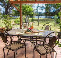 11 Bay Street - waterfront holiday - Accommodation Main Beach