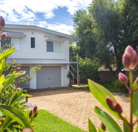 11 Riley St - Stylishly Modern - Accommodation Main Beach