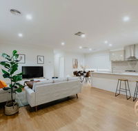 118 Refreshing 3BR Werribee Family House - Accommodation Main Beach