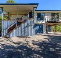 12 Ibis Court - Highset beach house with natural bushland gardens and covered decks - Accommodation Main Beach