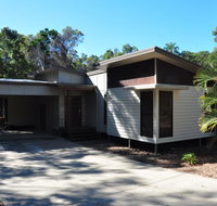 12 Satinwood Drive - Family home with swimming pool located in natural bushland and close to beach - Accommodation Main Beach