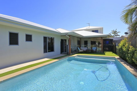 12th Tee BnB - Accommodation Main Beach 3