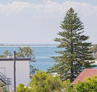 13 'Cote D'Azur' 61 Donald Street - Lovely unit with air con pool lift and WiFi - Accommodation Main Beach