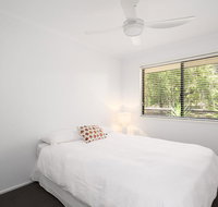 13 Orania Court Rainbow Shores - Pool sleeps 8 air conditioning fire pit - Accommodation Main Beach