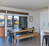 13 Shore Place - Accommodation Main Beach