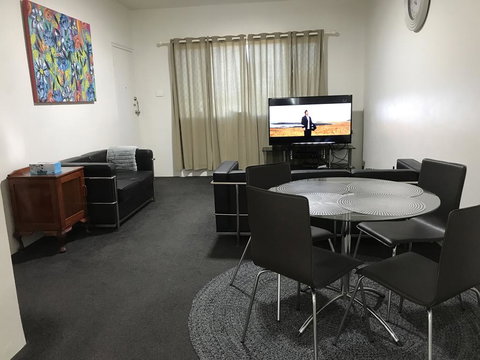 14 Elizabeth St - Accommodation Main Beach 2