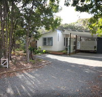 15 Belle Court - Modern architect designed open plan holiday home with outdoor shower - Accommodation Main Beach