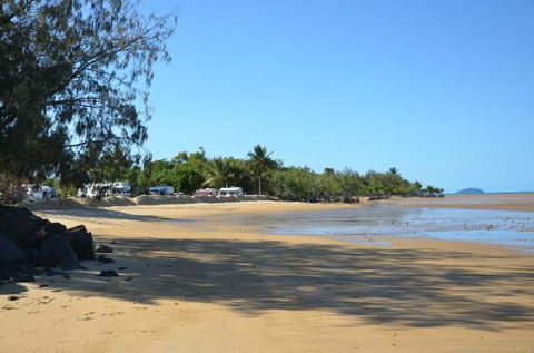 15 Robert Johnstone Parade - Accommodation Main Beach 1