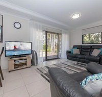 16 'Carindale' 19-23 Dowling St - Ground floor Foxtel Pool and Tennis Court - Accommodation Main Beach