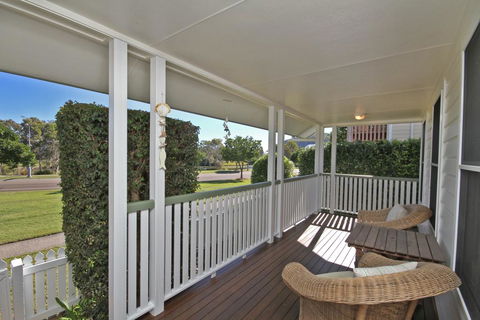 16 Beachway Pde, Marcoola: Linen Incl, WiFi, Pet Friendly, A/Cond. 500 BOND - Accommodation Main Beach 0