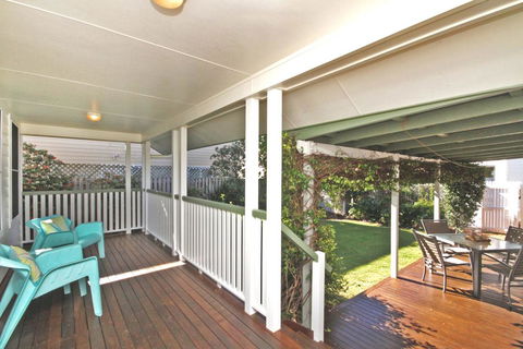 16 Beachway Pde, Marcoola: Linen Incl, WiFi, Pet Friendly, A/Cond. 500 BOND - Accommodation Main Beach 2