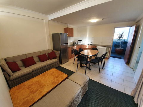 16 Lakeview Plaza - Accommodation Main Beach 0