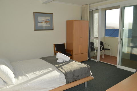 16 Lakeview Plaza - Accommodation Main Beach 3