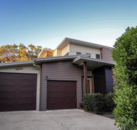 17 Naiad Court - Modern open plan family home with covered outdoor area and double lock-up garage - Accommodation Main Beach