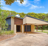 18 Naiad Court - Rainbow Shores Modern Beach House Walk to Beach - Accommodation Main Beach