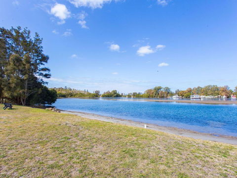 18 Rest Point - Accommodation Main Beach 1