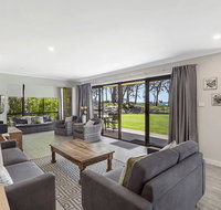 19 'Bay Parklands' 2 Gowrie Avenue - ground floor renovated unit with water views  WIFI - Accommodation Main Beach